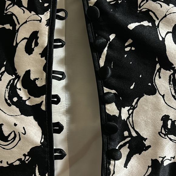 Used - Picture 2 of 7